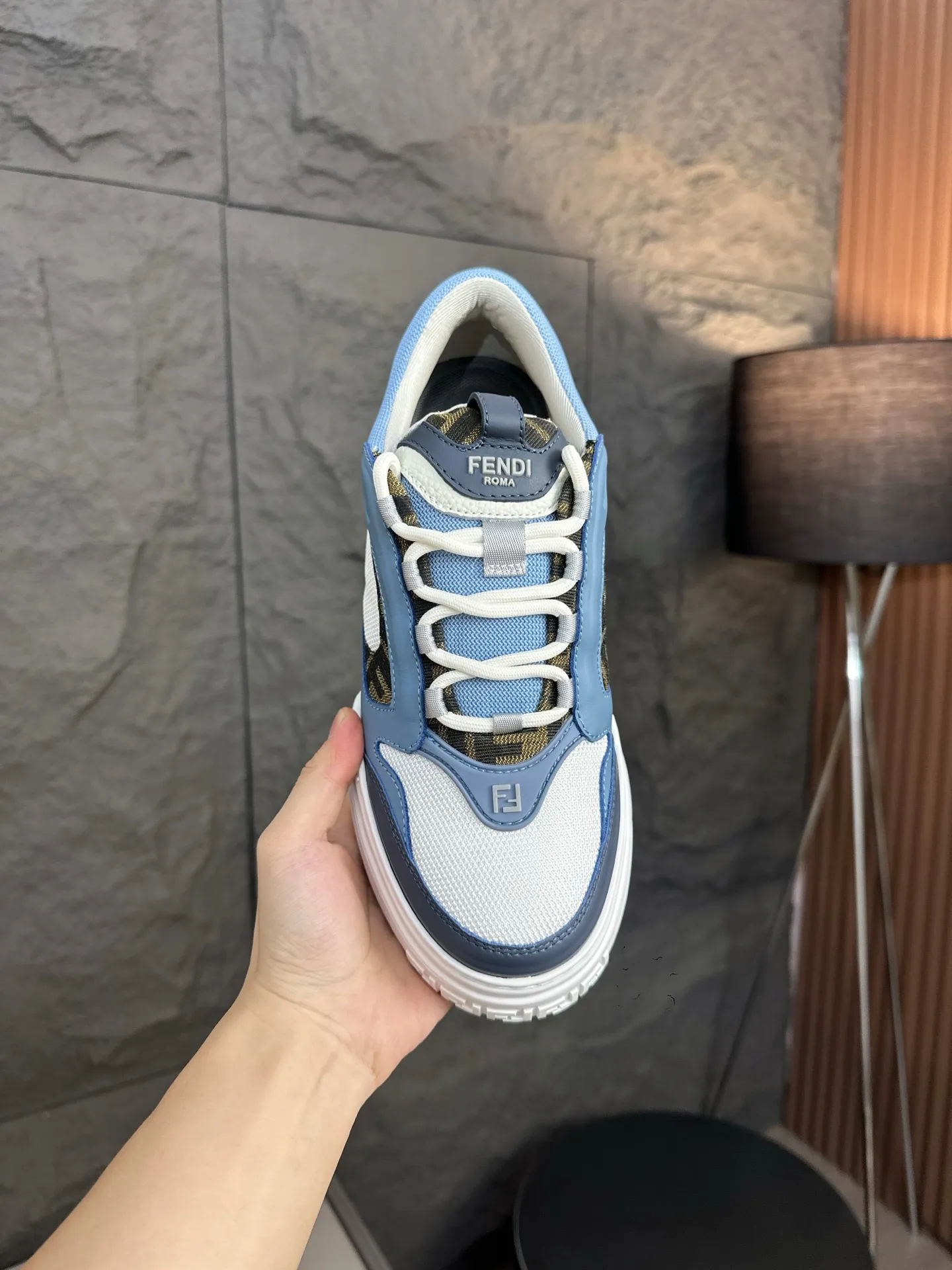 [FENDI] Fendi men's shoes 💰780💰 - High-end quality original casual sports shoes - Upper: Nappa calfskin, pebbled calfskin, tongue and heel; injection molded brand logo plastic module - Lining: brand canvas - Outsole: ultra-light T men's shoes 💰R foam rubber; molded outsole - Super high quality control, fine workmanship: highlighted (high-end, luxury, grade) -Size :39-44 (38, 45, can be customized)